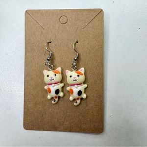 Cream kitty cat handmade earrings